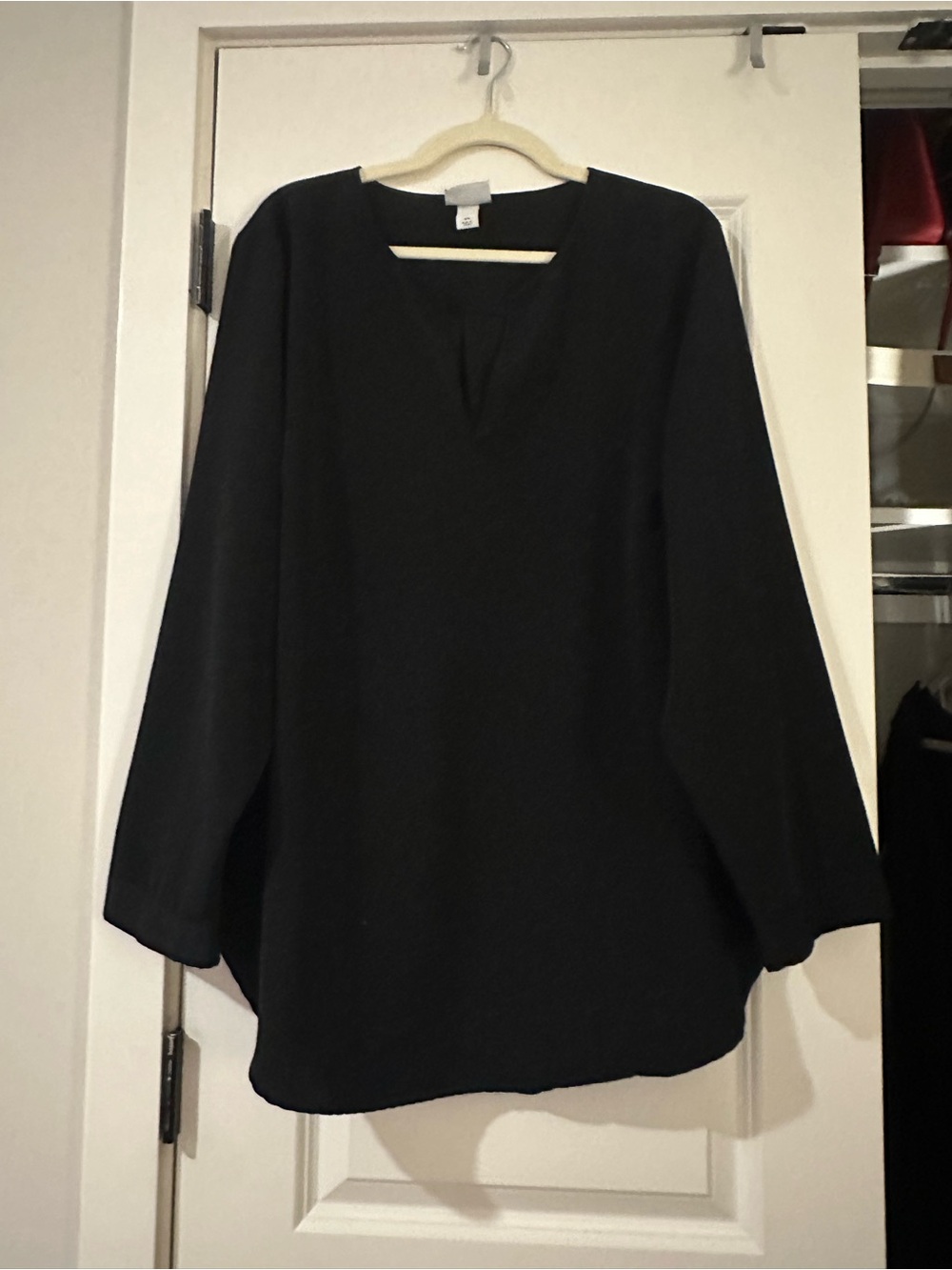 Ava & Viv Black V-Neck Tunic Top